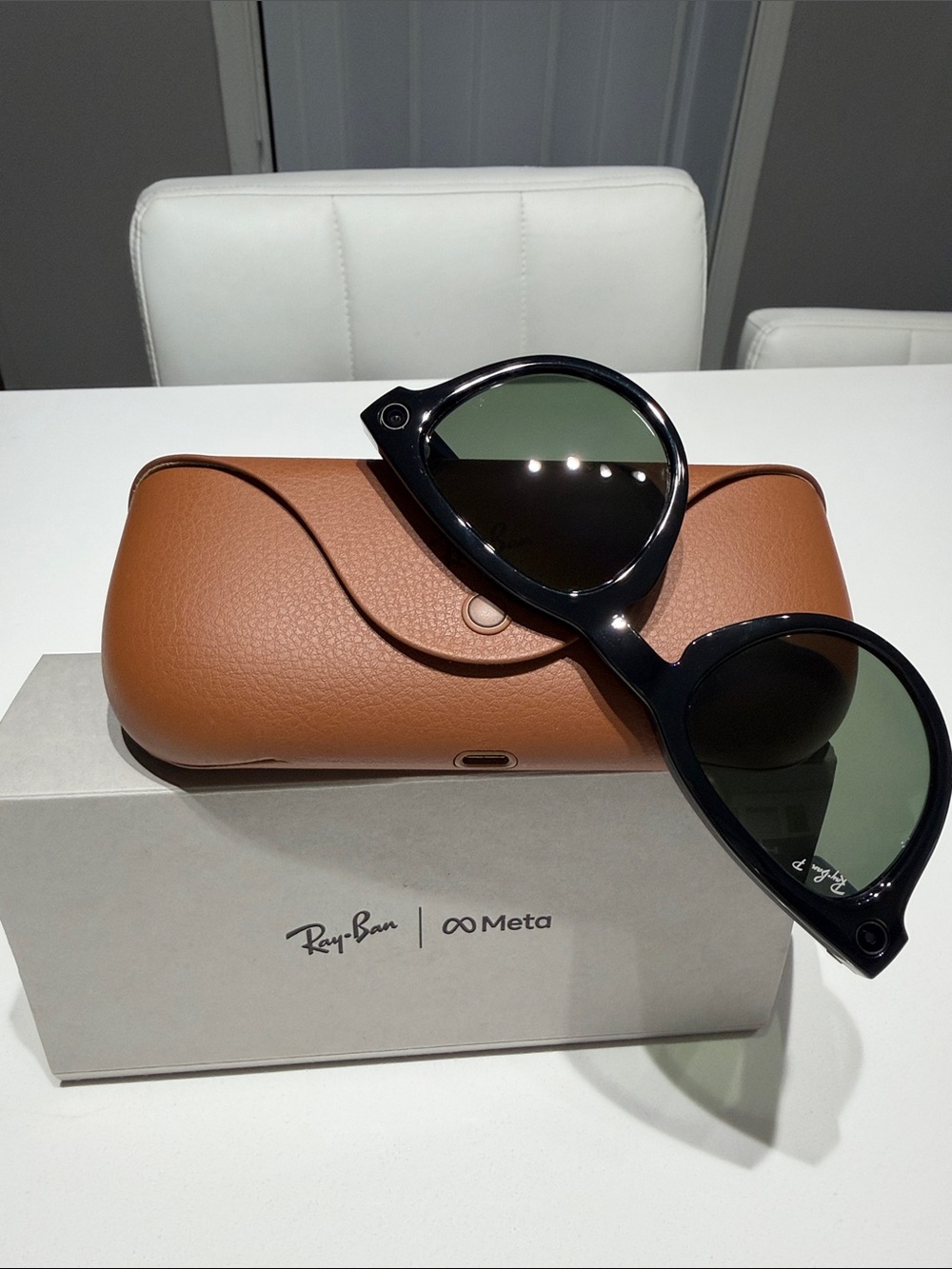 Ray-Ban Meta Black Frame Sunglasses with Headliner  Lenses ( Gen 2 ) unisex